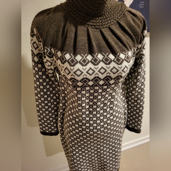 Mocha Design Sweater Dress - Picture 14 of 15